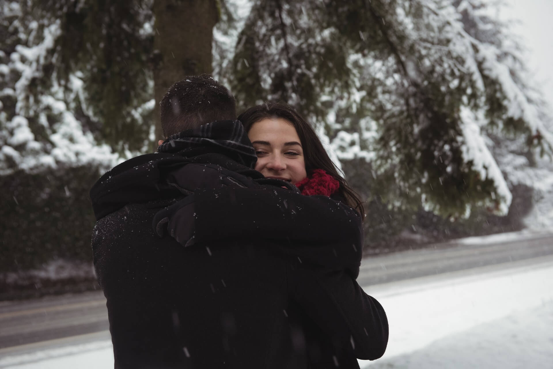 couple-embracing-in-forest-during-winter-RPA934J