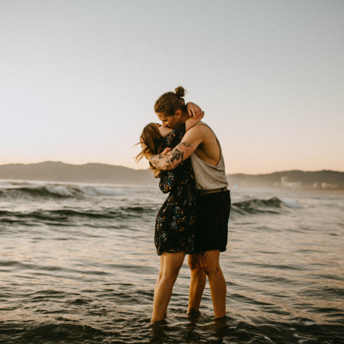 couple kissing